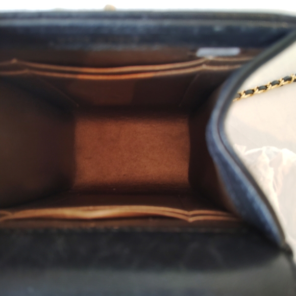 CHANEL Black Quilted Leather Phone Holster - Picture 13 of 16